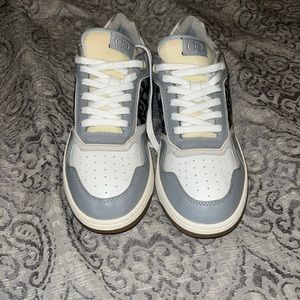 Men’s sneakers size 42